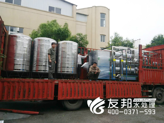 桶裝水灌裝線發貨現場8.jpg
